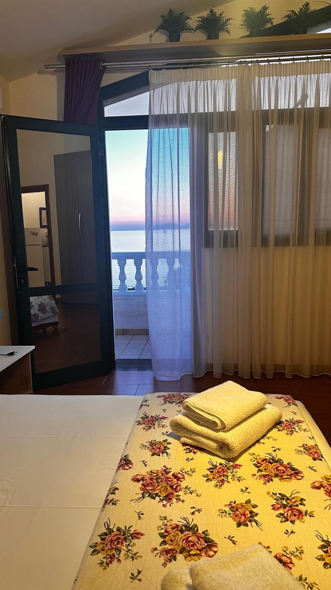 Villa Mare - For Families & Groups Vlorë Buitenkant foto